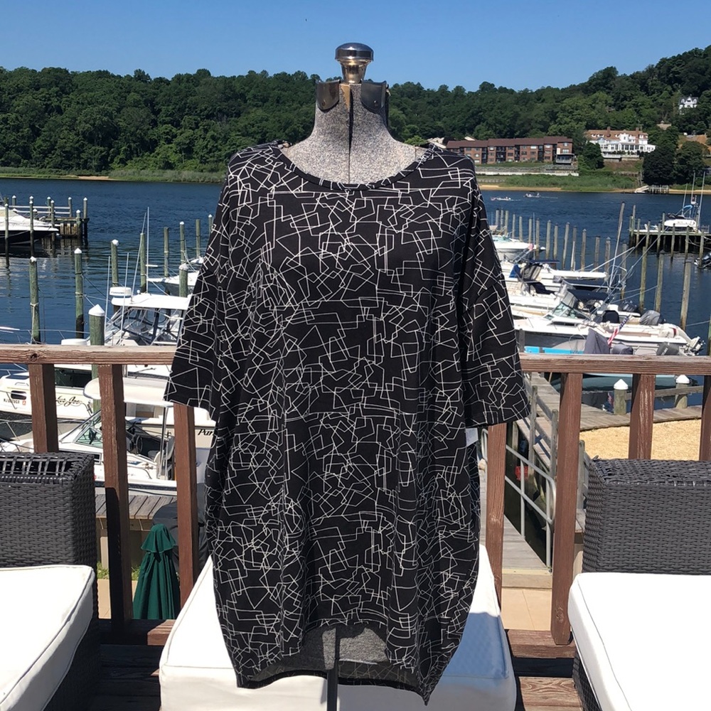 NWT LuLa Roe Black and white loose fit top oversized